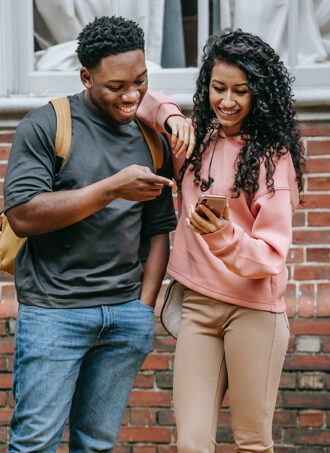 students-stay-in-touchtablet-768x792