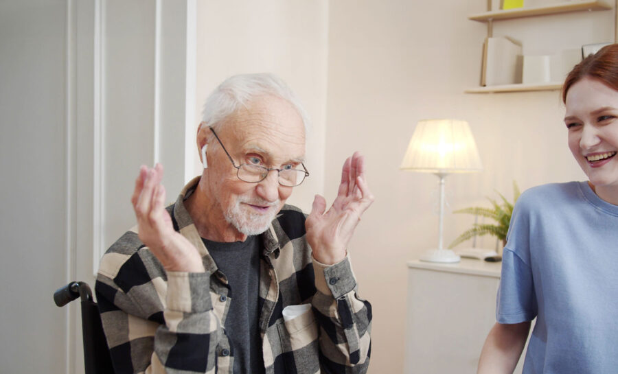 senior-living-resident-the-best-phone-for-seniors-with-hearing-lossweb-1920x1000